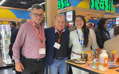 Presidente da Cocajupi, Jocibel Belchior, superintendente da SAF, Clébio Coutinho, e presidente da Coovita, Suzana Coelho, participam da feira Anuga (Foto: Reprodução)