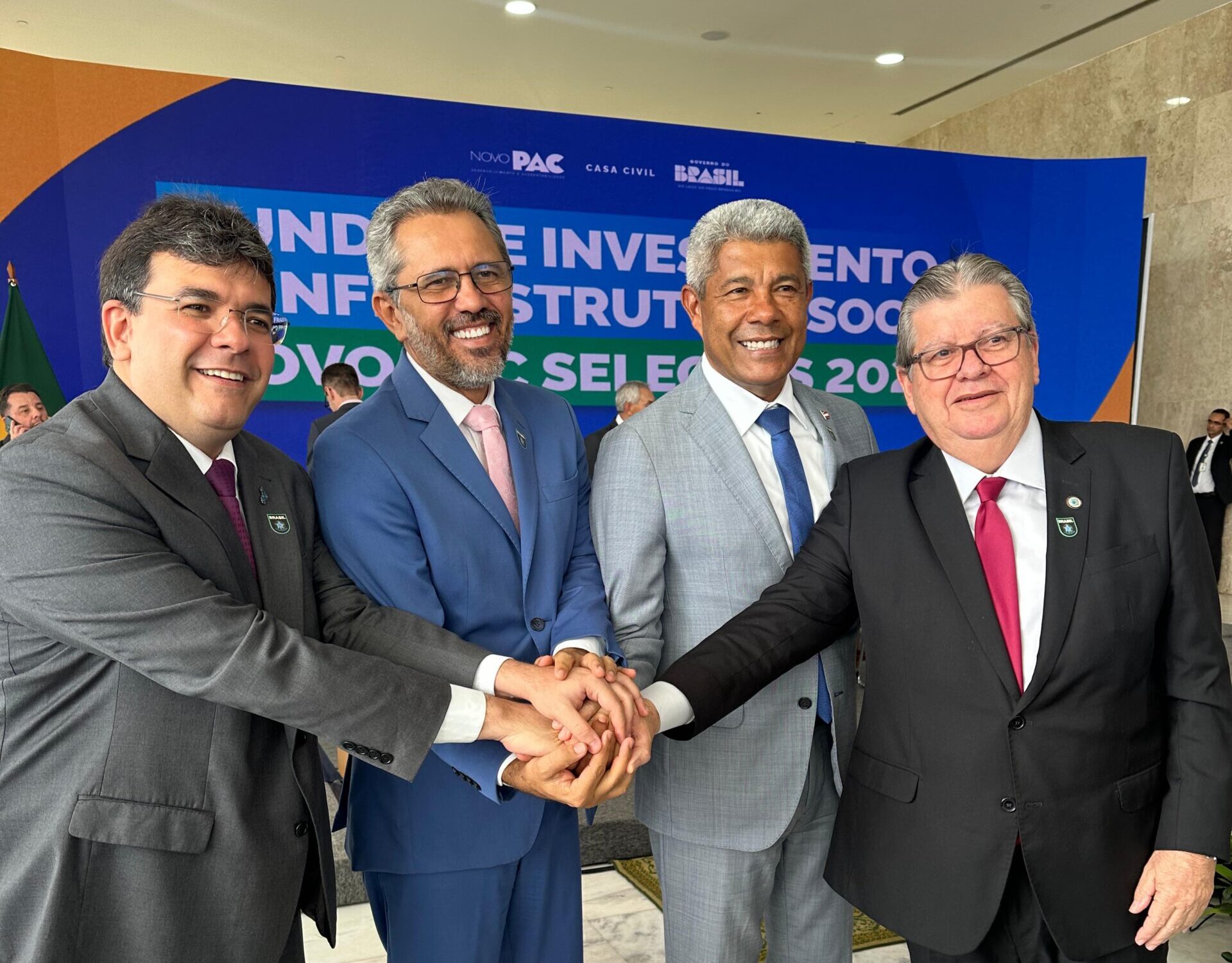 Rafael Fonteles ao lado dos governadores Elmano de Freitas da Costa (Ceará), Jerônimo Rodrigues (Bahia) e João Azevêdo Lins (Paraíba). Foto: Juliana Oliveira